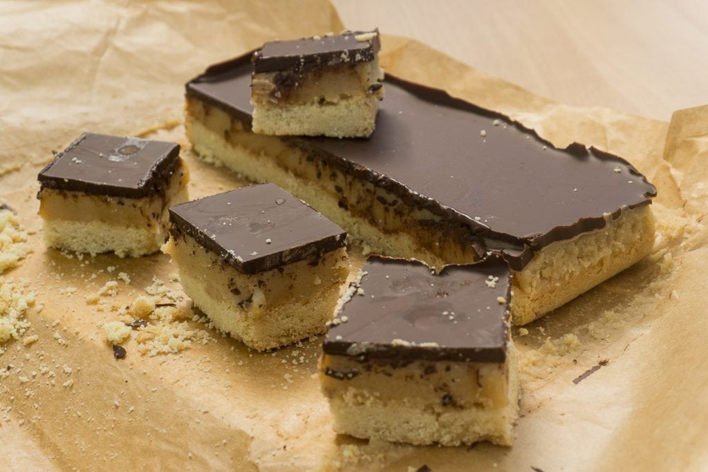 How to cut Millionaire's Shortbread - Cake on baking paper cut into Caramel Squares