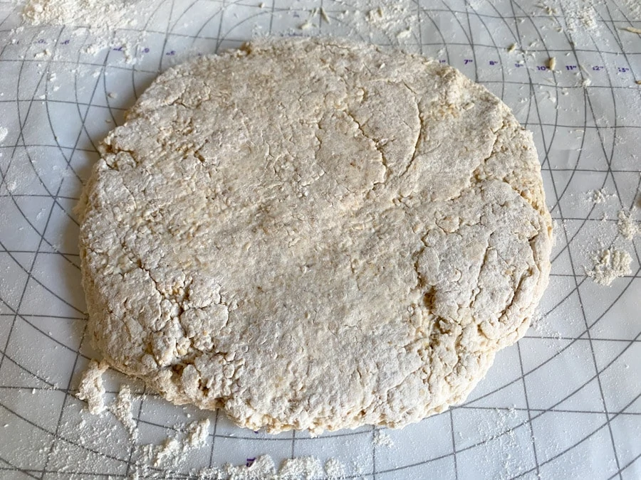 Bannocks recipe - making the bannock dough into a circle
