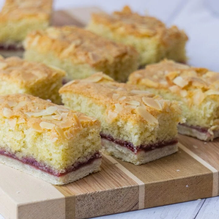 sliced-almonds-cake