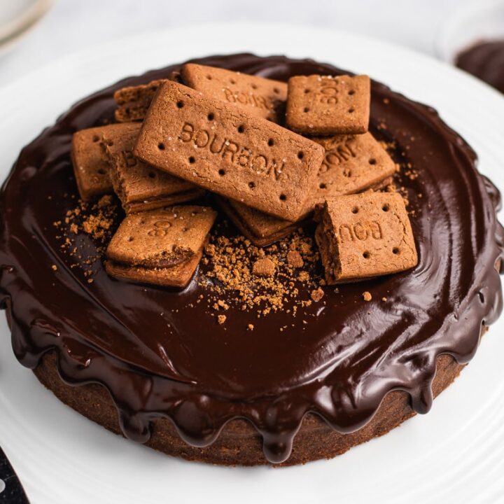 Bourbon Biscuit Cake in Kadai  Eggless Yummy Bourbon Biscuit Cake without  Oven Recipe  YouTube