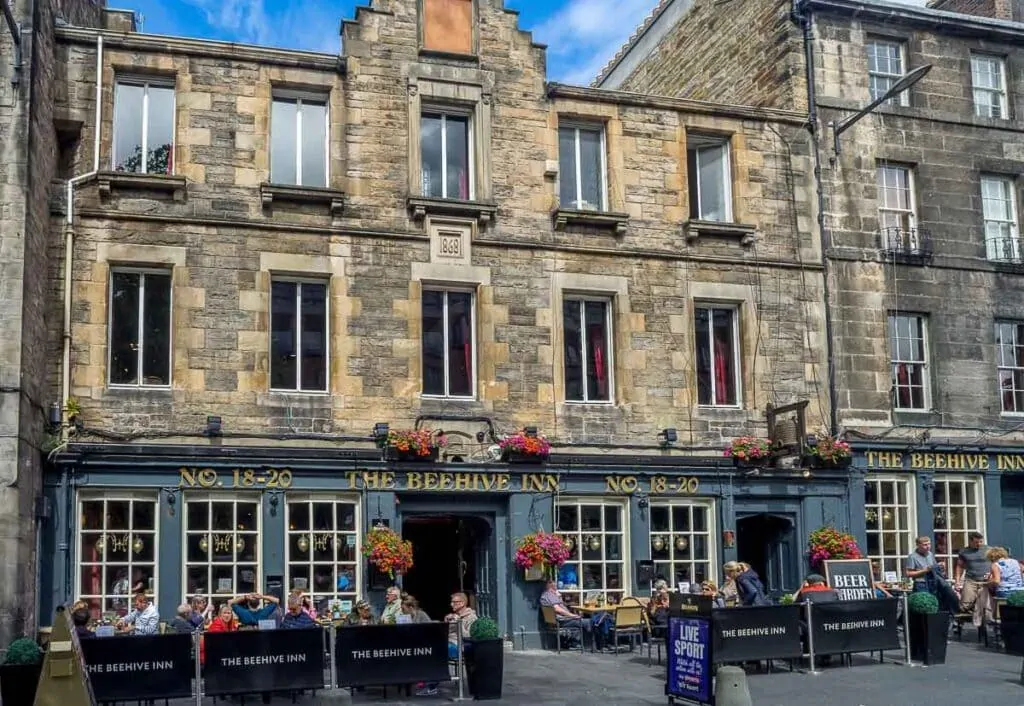 The Beehive Inn - Old Edinburgh Pubs