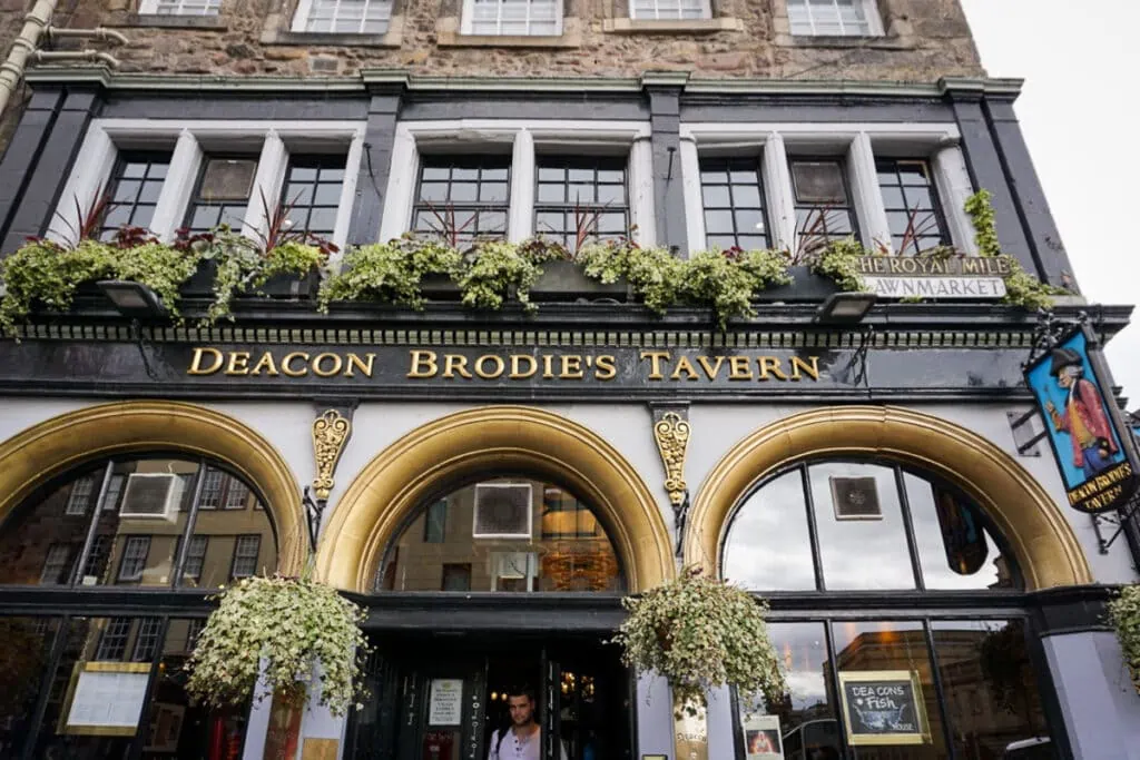 Best Old Pubs in Edinburgh - Deacon Brodies Tavern