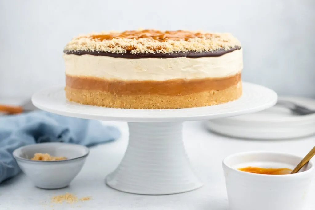 Millionaire's Cheesecake Recipe - On a cake stand