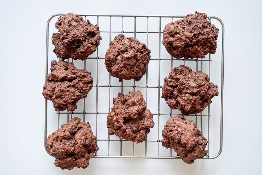 Cooling chocolate rock cakes