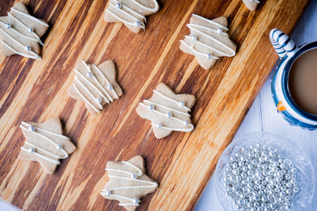 Spiced Christmas Shortbread Recipe - Cookies Decorated