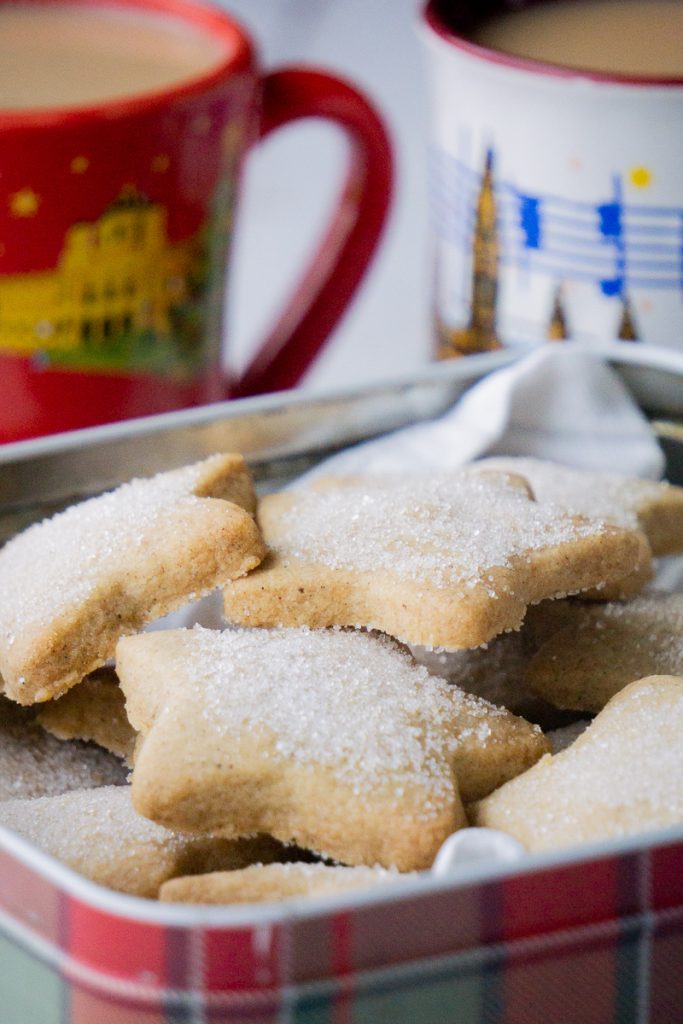 Spiced Christmas Shortbread Recipe - Biscuits in a tin