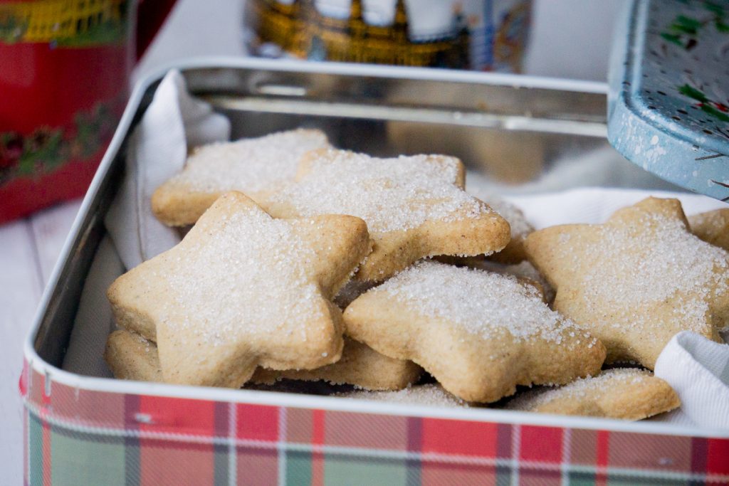 Spiced Christmas Shortbread Recipe - Cookies in a Christmas Tin